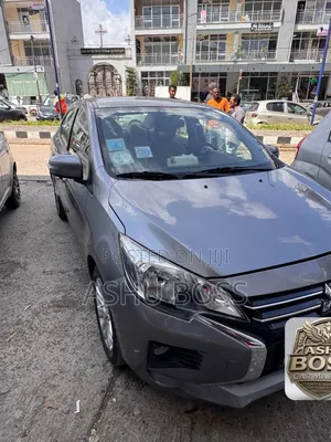 Mitsubishi Attrage 2022 Silver