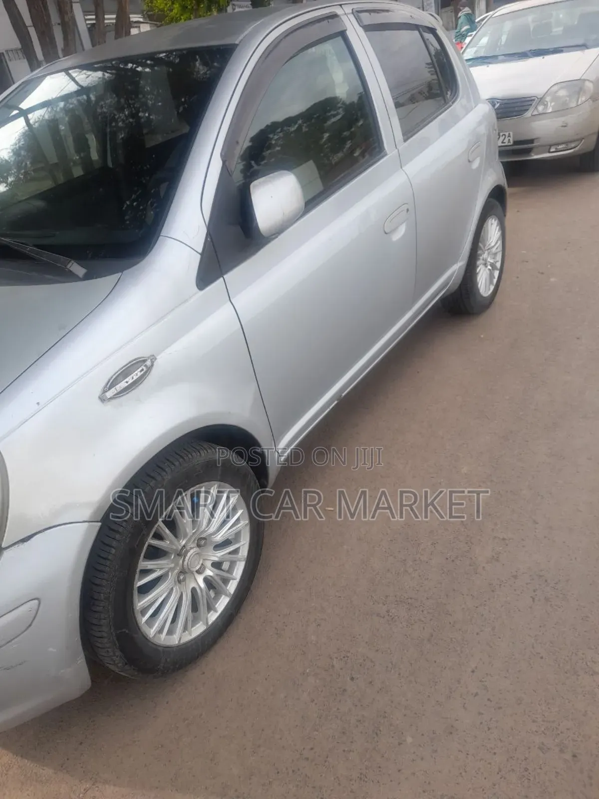 Toyota Vitz 2004 Silver