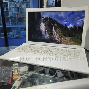 New Laptop Toshiba Satellite C55 8GB Intel Core i3 HDD 1T