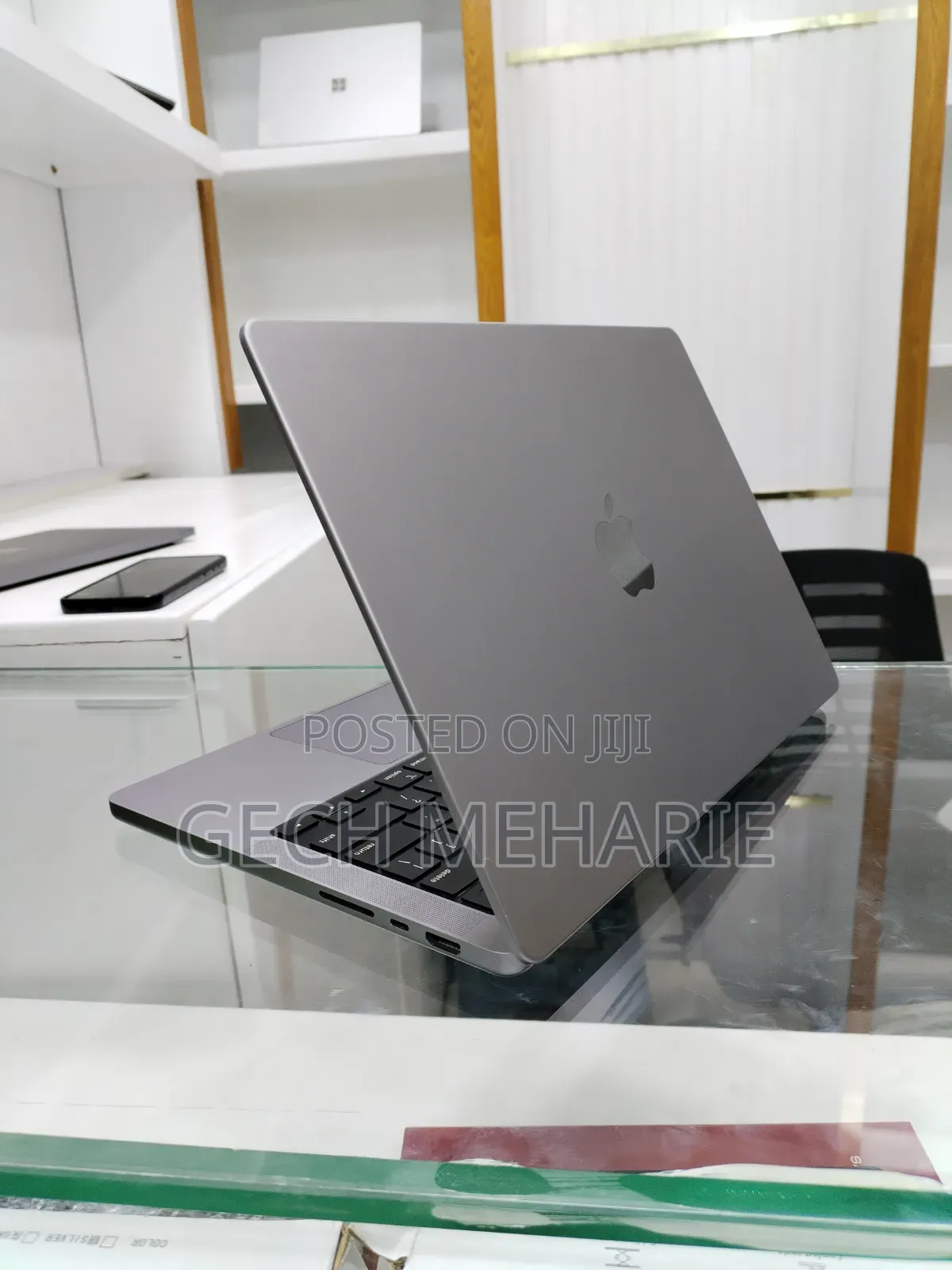 New Laptop Apple MacBook Pro 2021 M1 16GB Apple M1 Pro SSD 512GB
