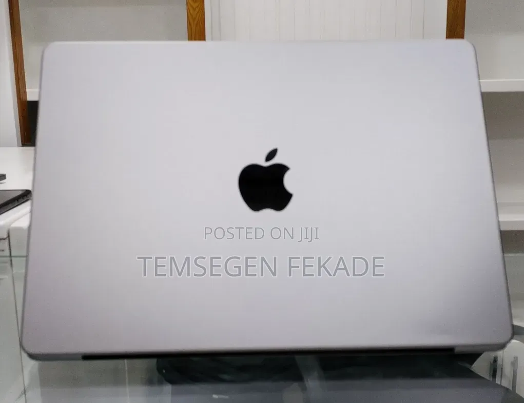 New Laptop Apple MacBook Pro 2021 M1 16GB Apple M1 Pro SSD 512GB