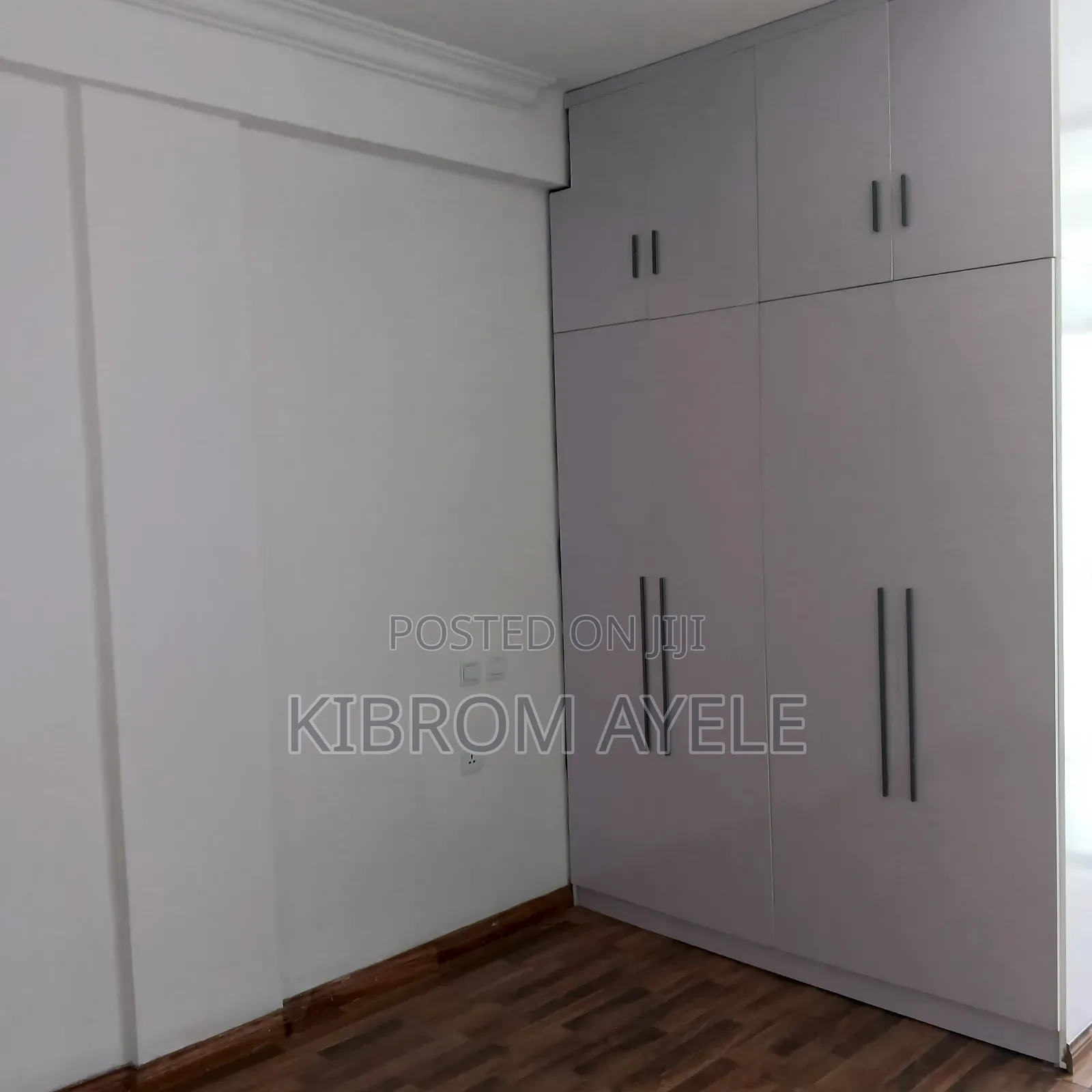 Furnished 3bdrm Apartment in ሜትሮ ሪል እስቴት Metro, Bole for sale