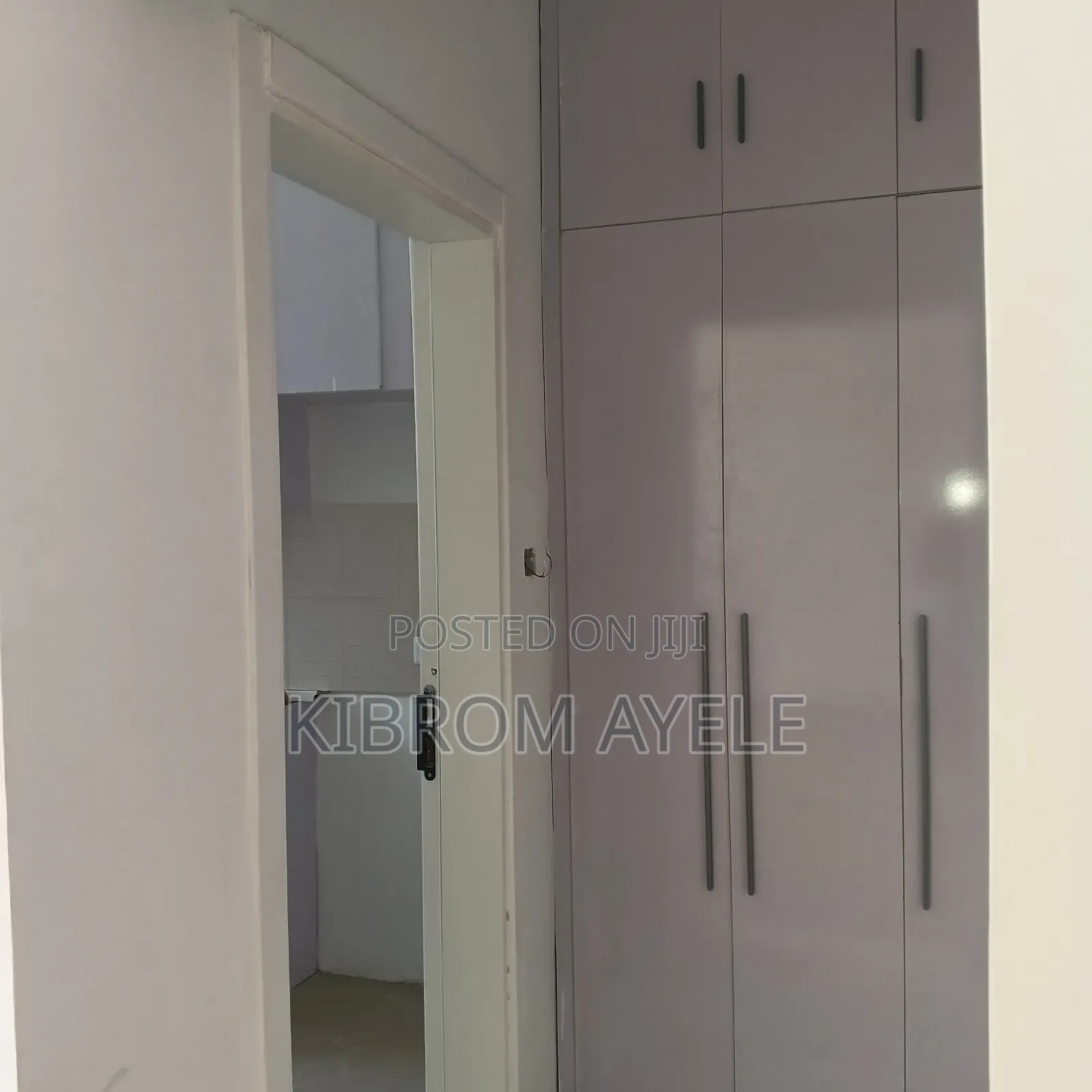 Furnished 3bdrm Apartment in ሜትሮ ሪል እስቴት Metro, Bole for sale