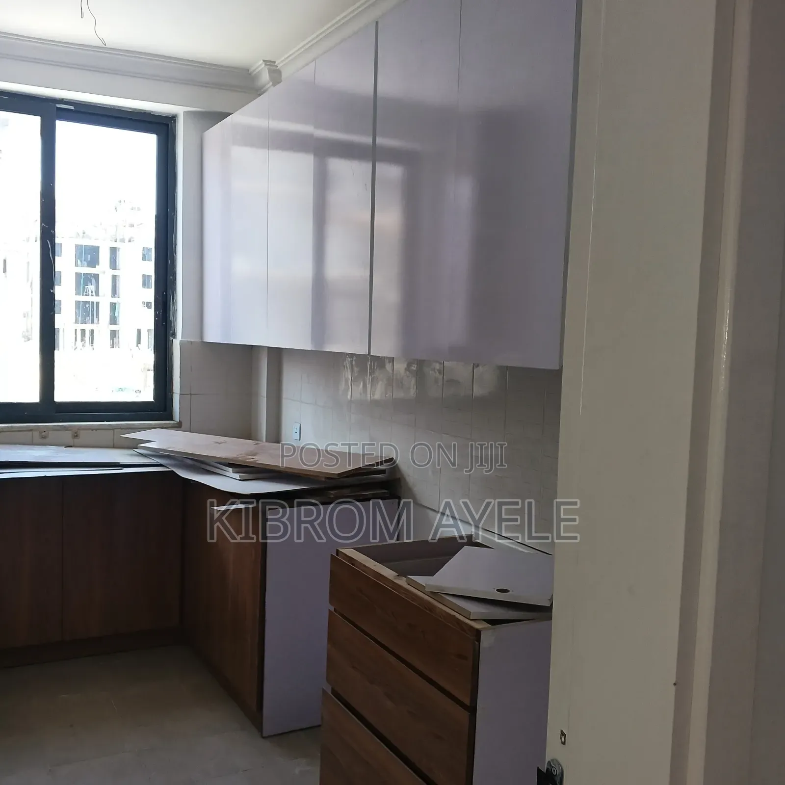 Furnished 3bdrm Apartment in ሜትሮ ሪል እስቴት Metro, Bole for sale