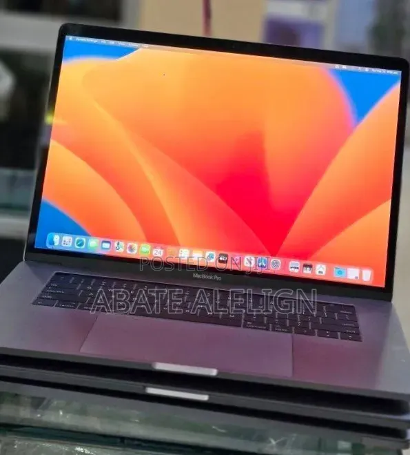 New Laptop Apple MacBook Pro 2017 16GB Intel Core i7 SSD 512GB