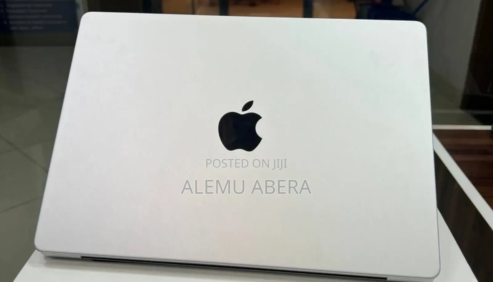 New Laptop Apple MacBook Air 2024 M3 15-inch 24GB Apple M3 SSD 512GB