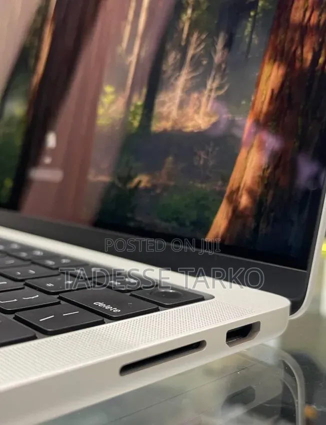 New Laptop Apple MacBook Pro 2023 M3 14-inch 8GB Apple M3 Pro SSD 512GB
