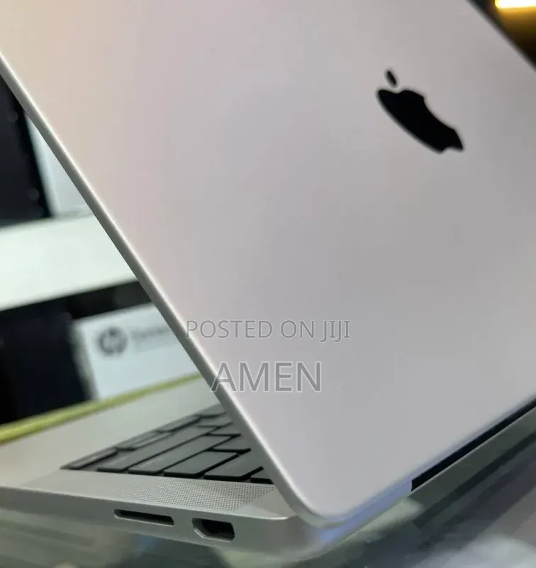 New Laptop Apple MacBook Pro 8GB Apple M3 Pro SSD 512GB
