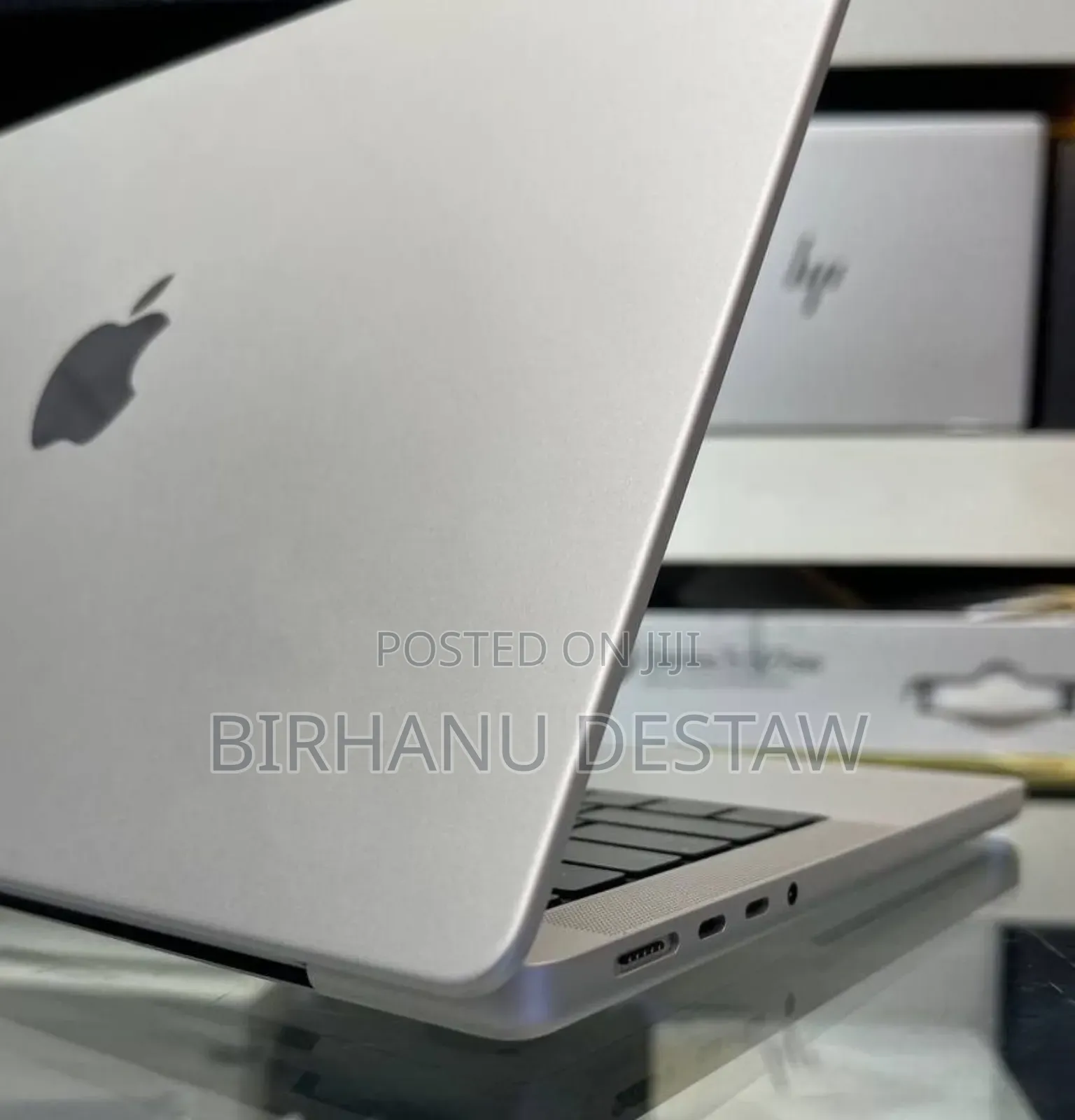 New Laptop Apple MacBook Pro 8GB Apple M3 SSD 512GB