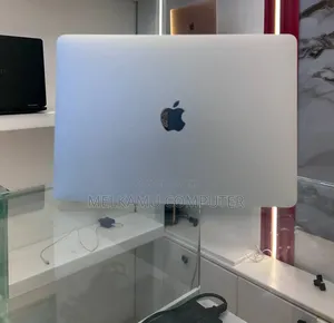 New Laptop Apple MacBook 2016 8GB Intel Core i7 SSD 512GB