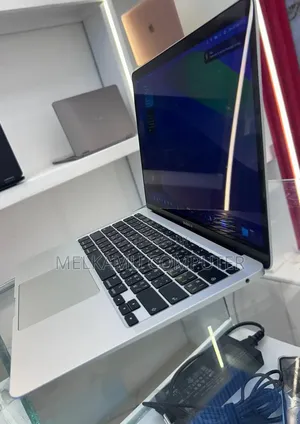 New Laptop Apple MacBook 2016 8GB Intel Core i7 SSD 512GB