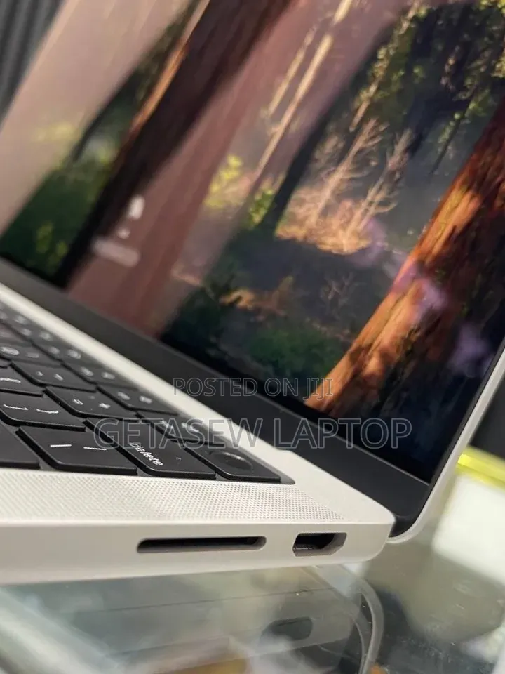 New Laptop Apple MacBook Pro 2024 M3 14-inch 8GB Apple M3 SSD 512GB