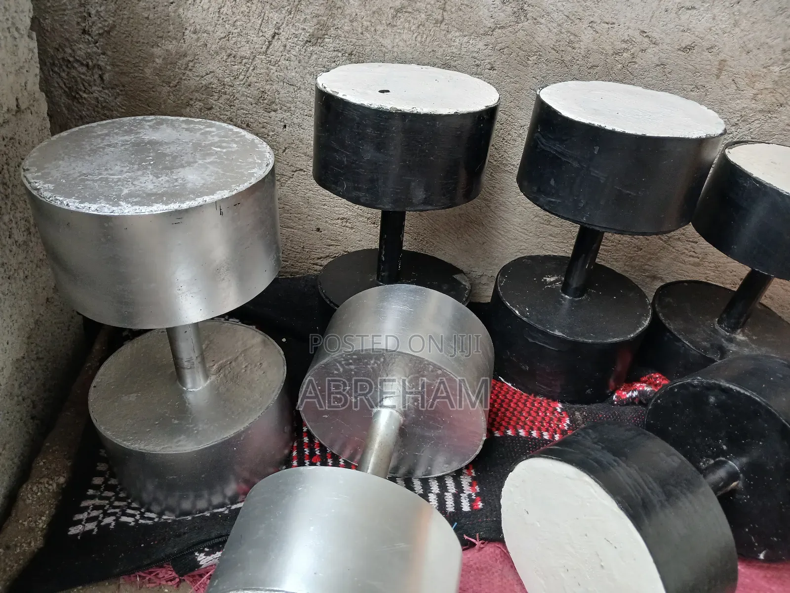 የኮንክሪት ዳንፔል እና ባርቤል