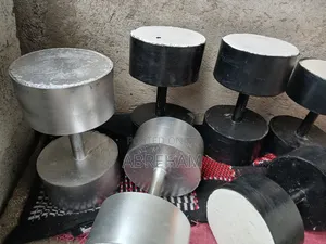 የኮንክሪት ዳንፔል እና ባርቤል