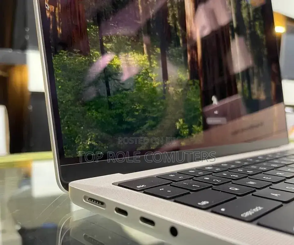 New Apple MacBook Pro Max 2023 M2 14-inch 8GB Intel Core i5 SSD 512GB