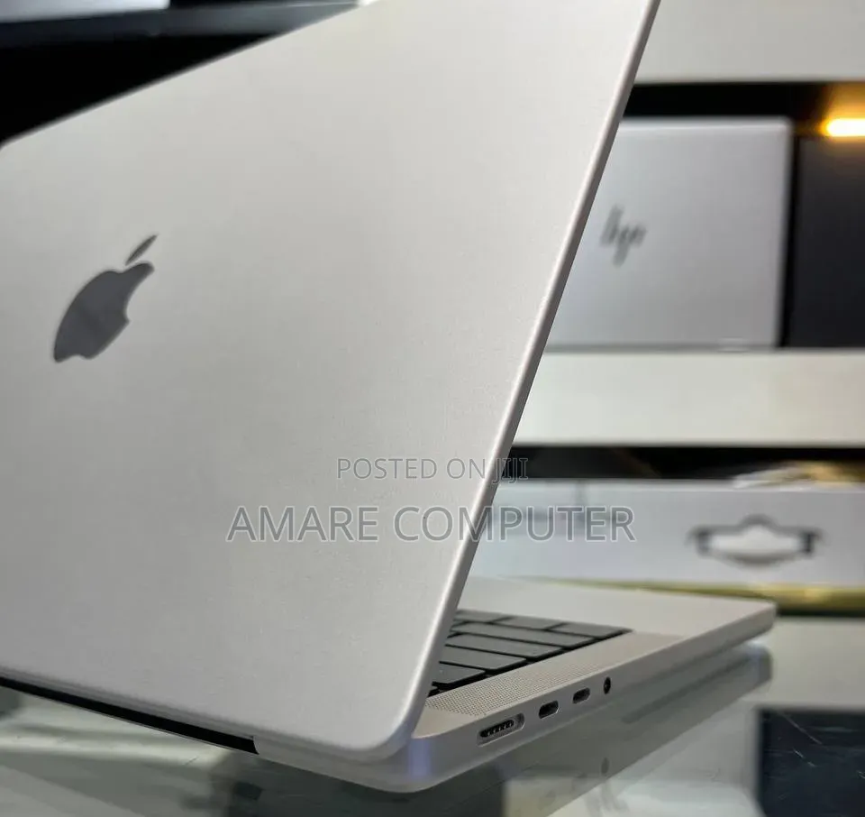 New Laptop Apple MacBook Pro 2023 M3 14-inch 8GB Apple M3 Pro SSD 512GB