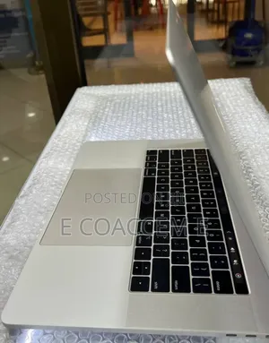New Laptop Apple MacBook Pro 2018 16GB Intel Core i7 SSD 256GB
