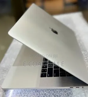 New Laptop Apple MacBook Pro 2018 16GB Intel Core i7 SSD 256GB