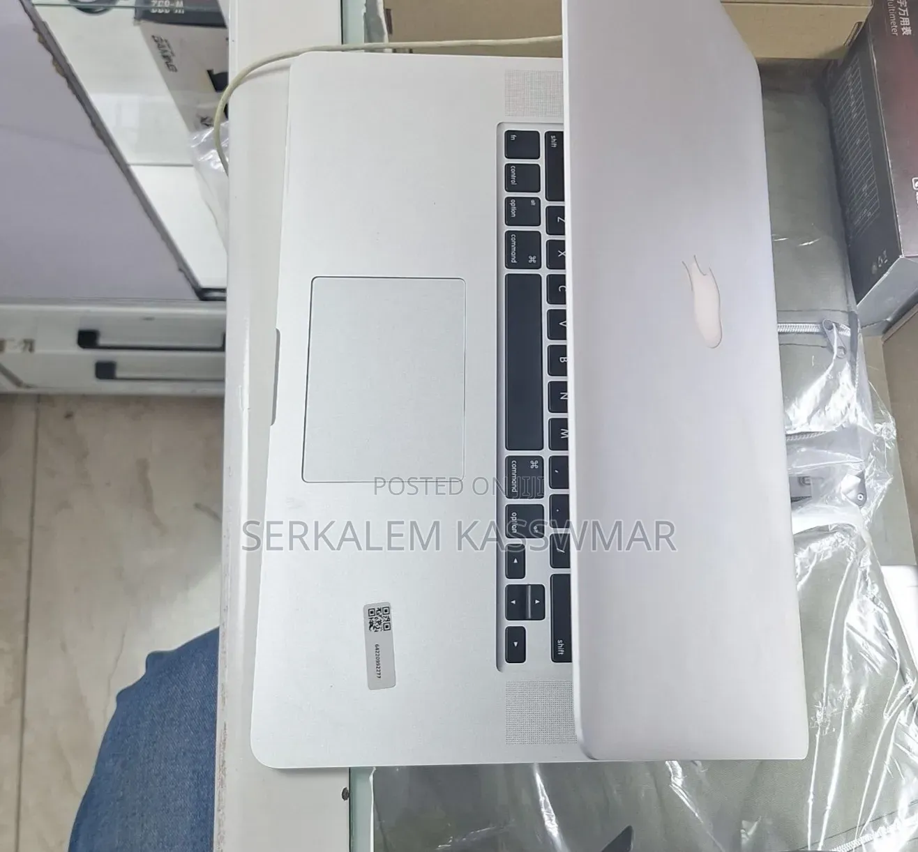 New Laptop Apple MacBook Pro 2015 16GB Intel Core i7 SSD 256GB