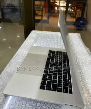 New Laptop Apple MacBook Pro 2018 16GB Intel Core i7 SSD 256GB
