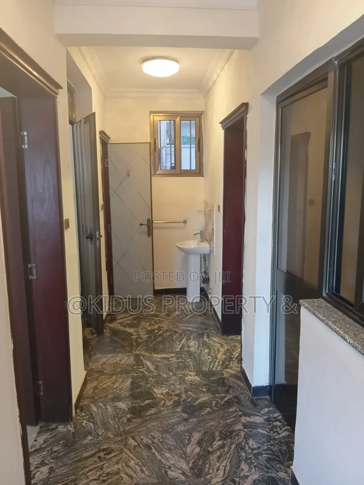 6bdrm Townhouse / Terrace in Carle Square, Nifas Silk-Lafto for rent