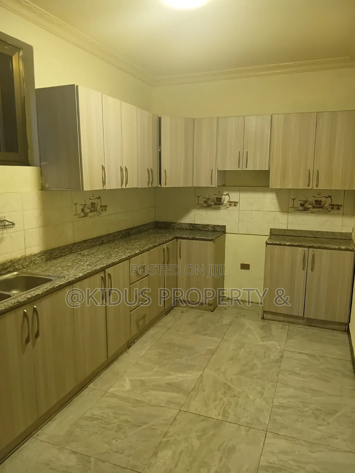 6bdrm Townhouse / Terrace in Carle Square, Nifas Silk-Lafto for rent
