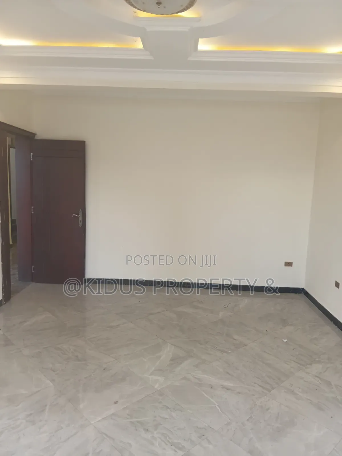 6bdrm Townhouse / Terrace in Carle Square, Nifas Silk-Lafto for rent
