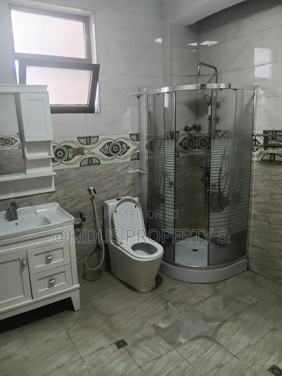 6bdrm Townhouse / Terrace in Carle Square, Nifas Silk-Lafto for rent