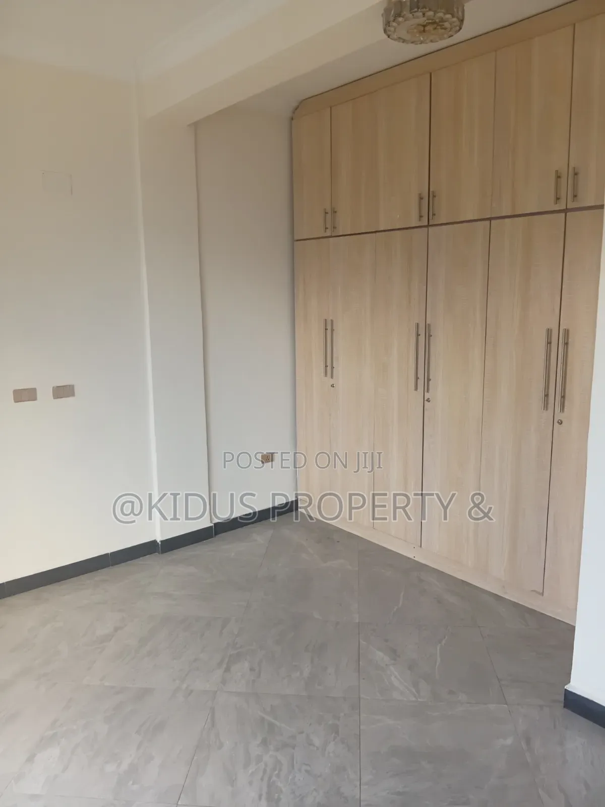6bdrm Townhouse / Terrace in Carle Square, Nifas Silk-Lafto for rent