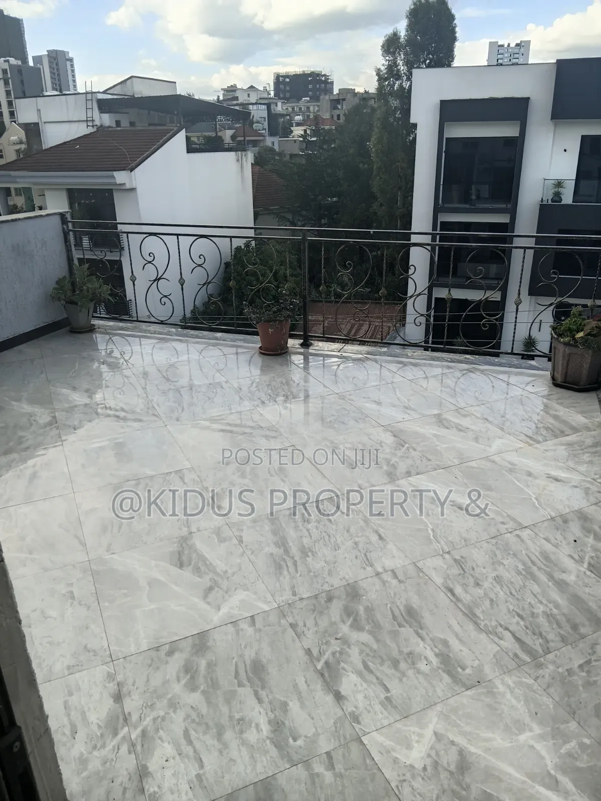 6bdrm Townhouse / Terrace in Carle Square, Nifas Silk-Lafto for rent