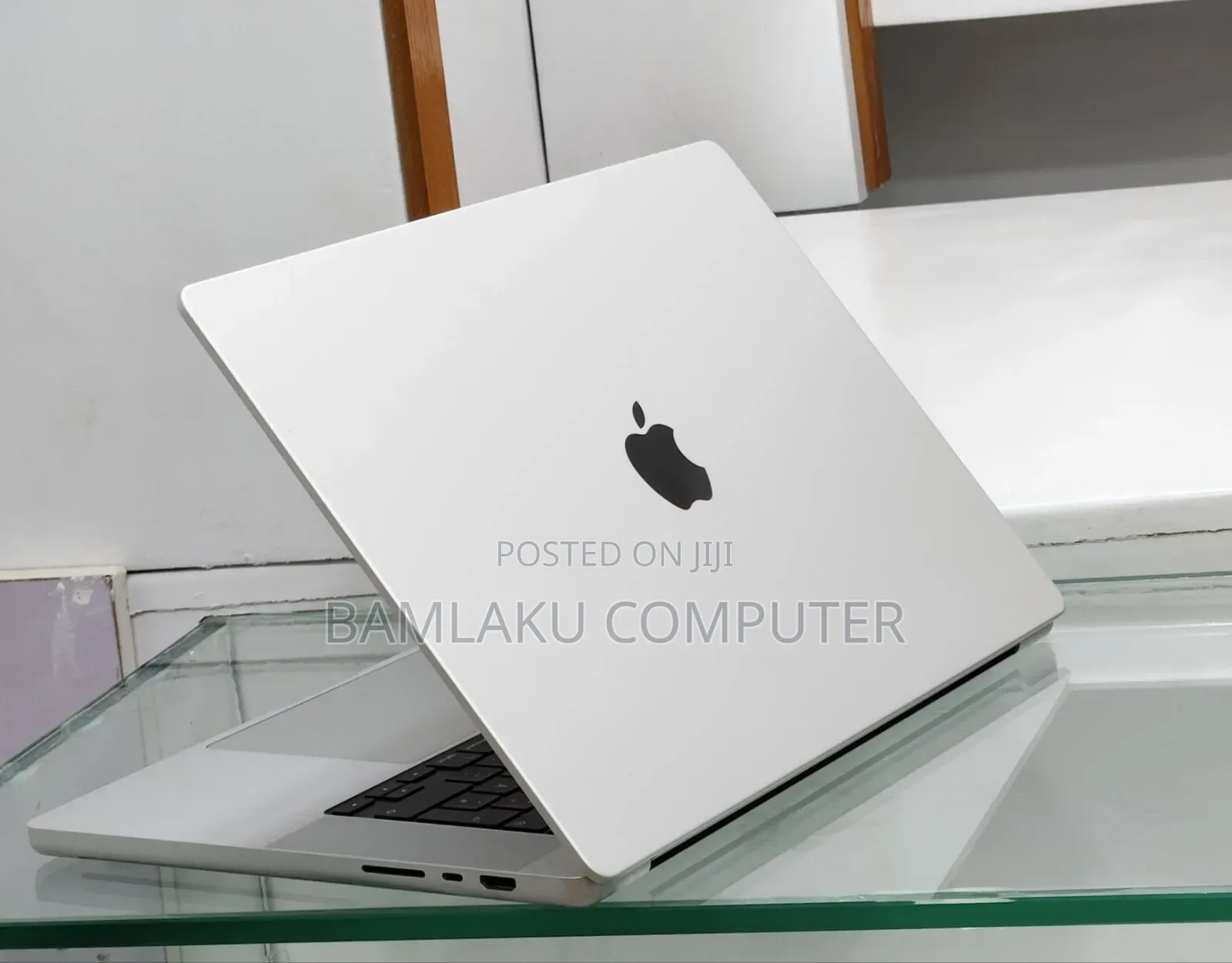 New Laptop Apple MacBook Pro M1 16GB Apple M1 Pro SSD 512GB
