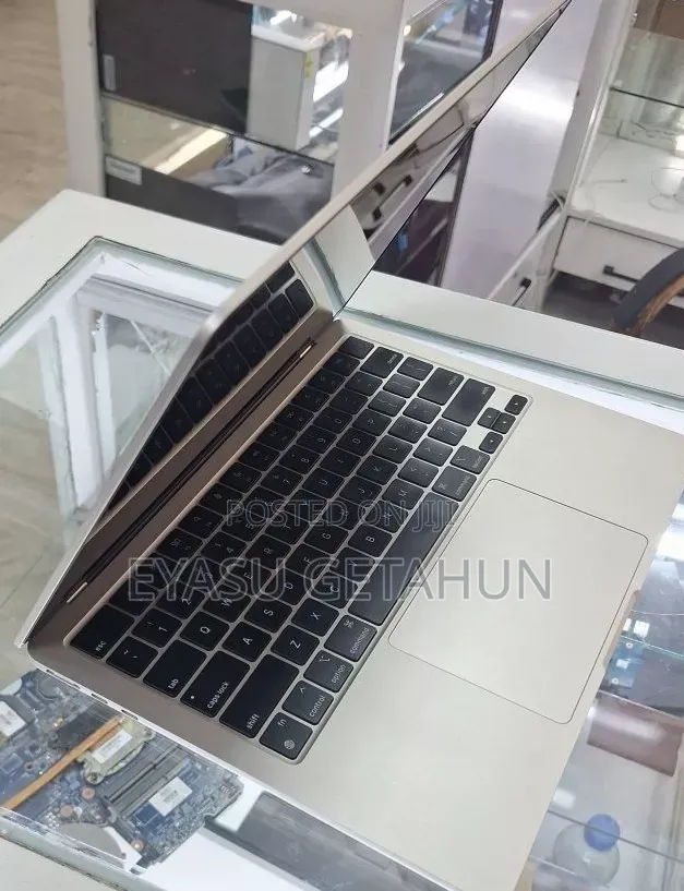 New Laptop Apple MacBook Air 2023 M2 16GB Apple M2 SSD 256GB