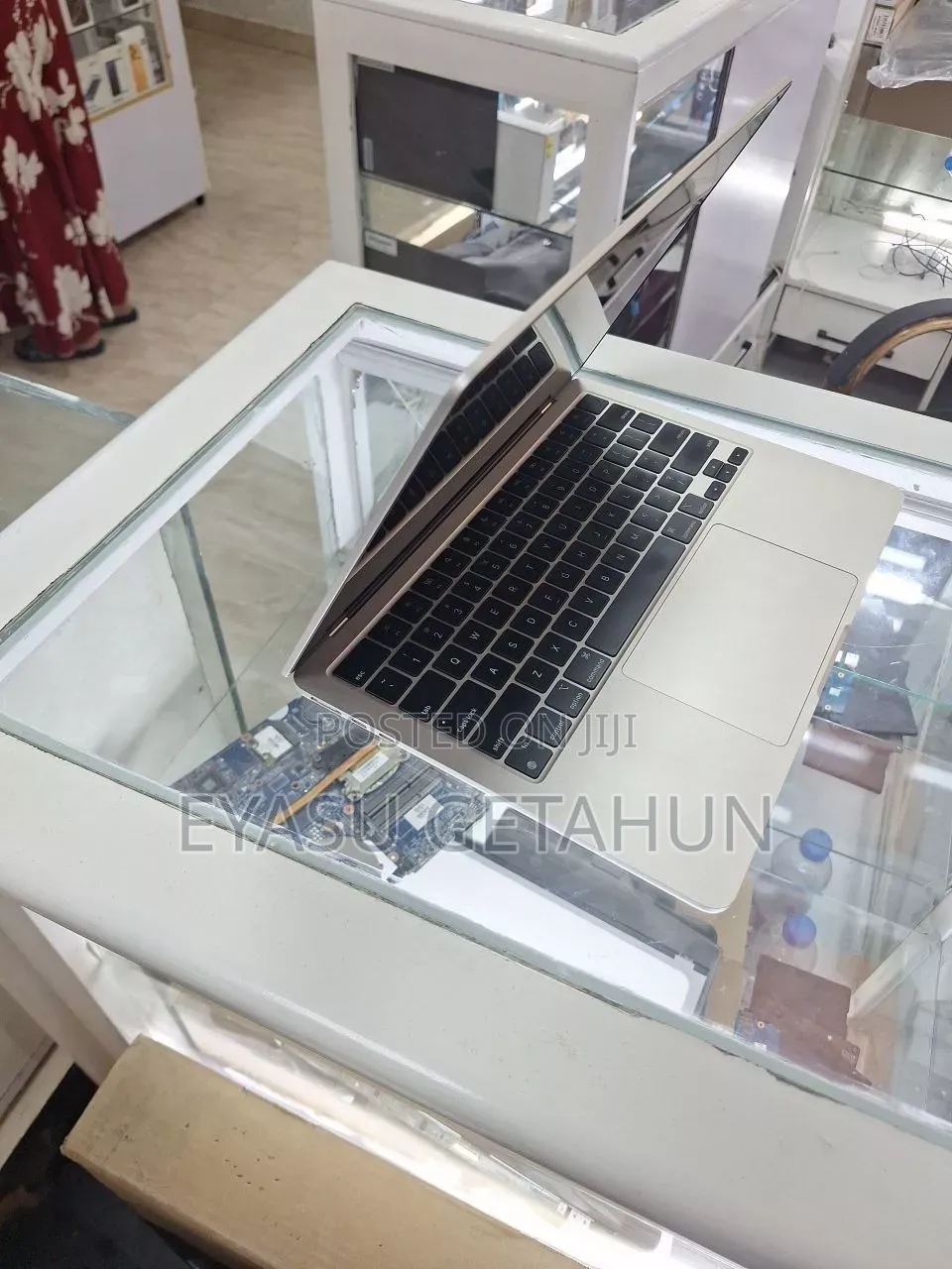 New Laptop Apple MacBook Air 2023 M2 16GB Apple M2 SSD 256GB