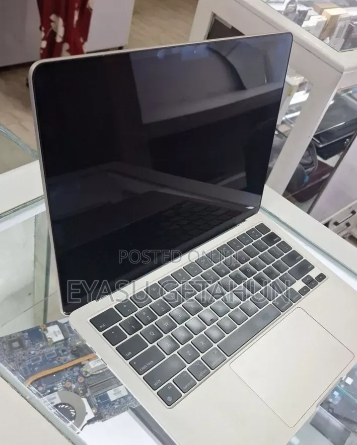 New Laptop Apple MacBook Air 2023 M2 16GB Apple M2 SSD 256GB