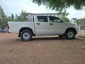 Toyota Hilux 2006 White