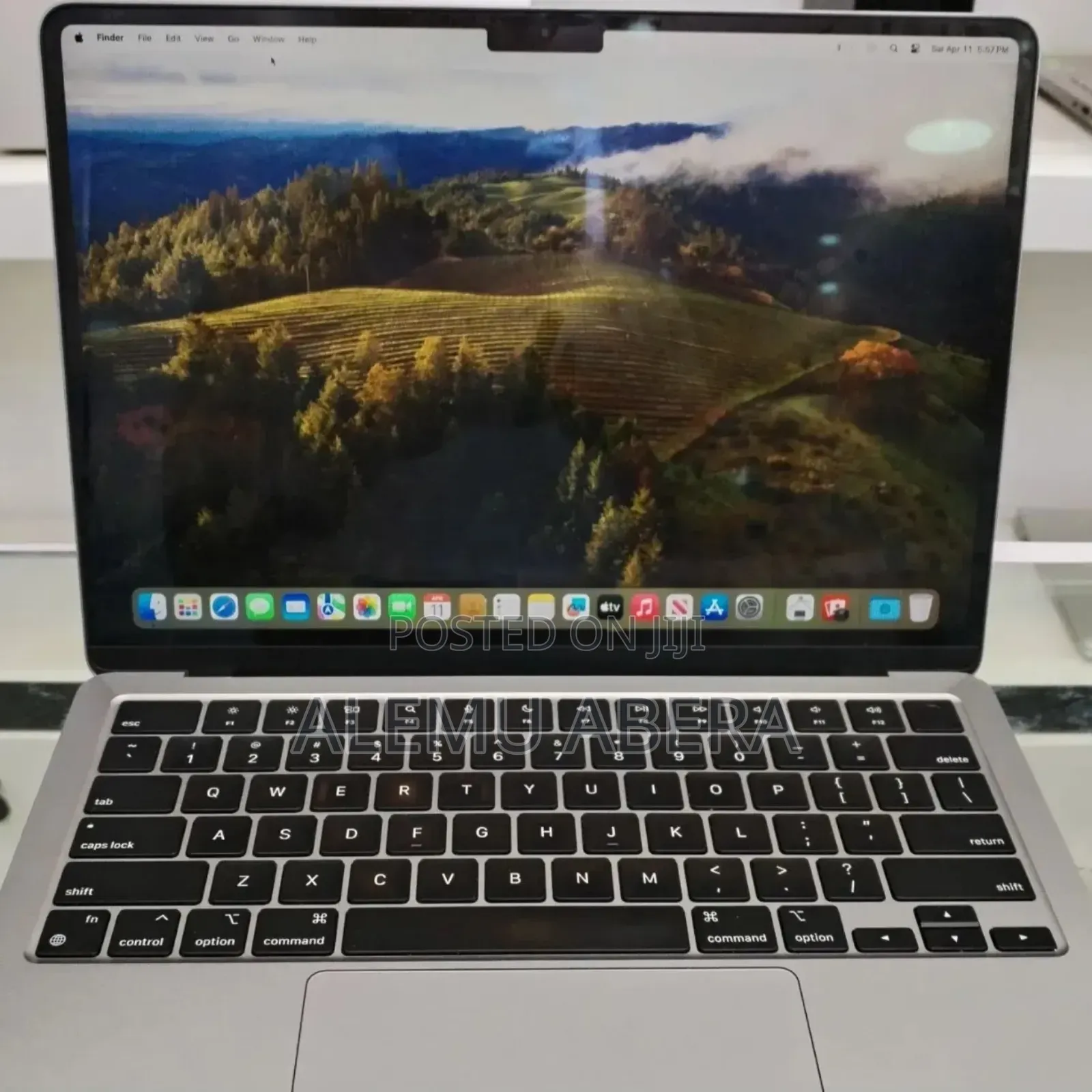 New Laptop Apple MacBook Air 2022 M2 8GB Apple M2 SSD 512GB
