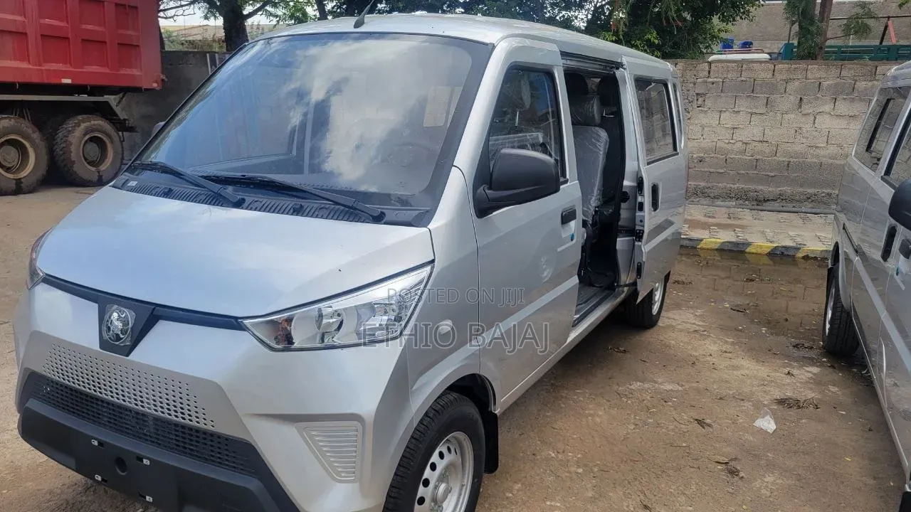 New Bus 2025 White