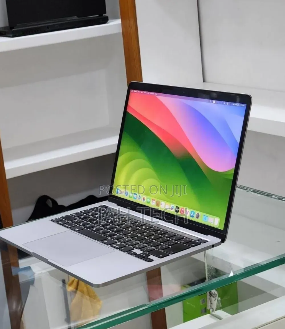 New Laptop Apple MacBook Pro 2020 8GB Intel Core i5 SSD 512GB