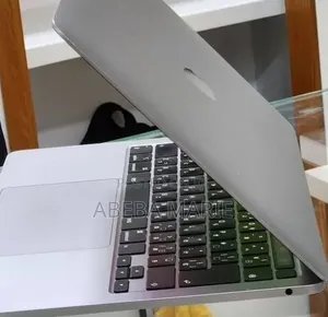 New Laptop Apple MacBook Pro 2020 8GB Intel Core i5 SSD 512GB