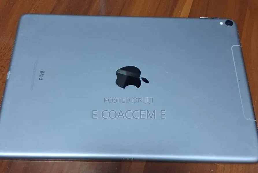 New Apple iPad Pro (2022) 256 GB