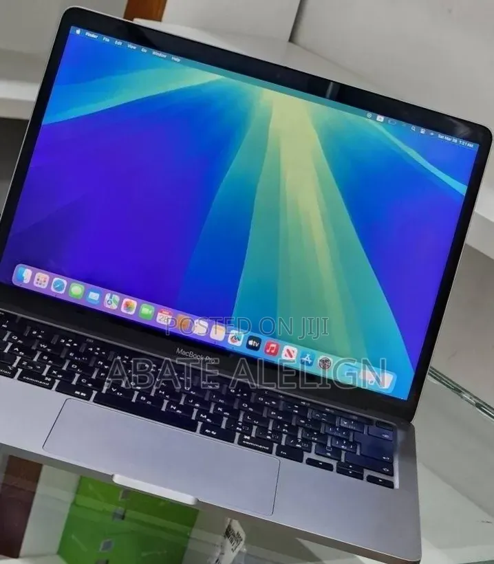 New Laptop Apple MacBook 2020 8GB Intel Core i5 SSD 512GB