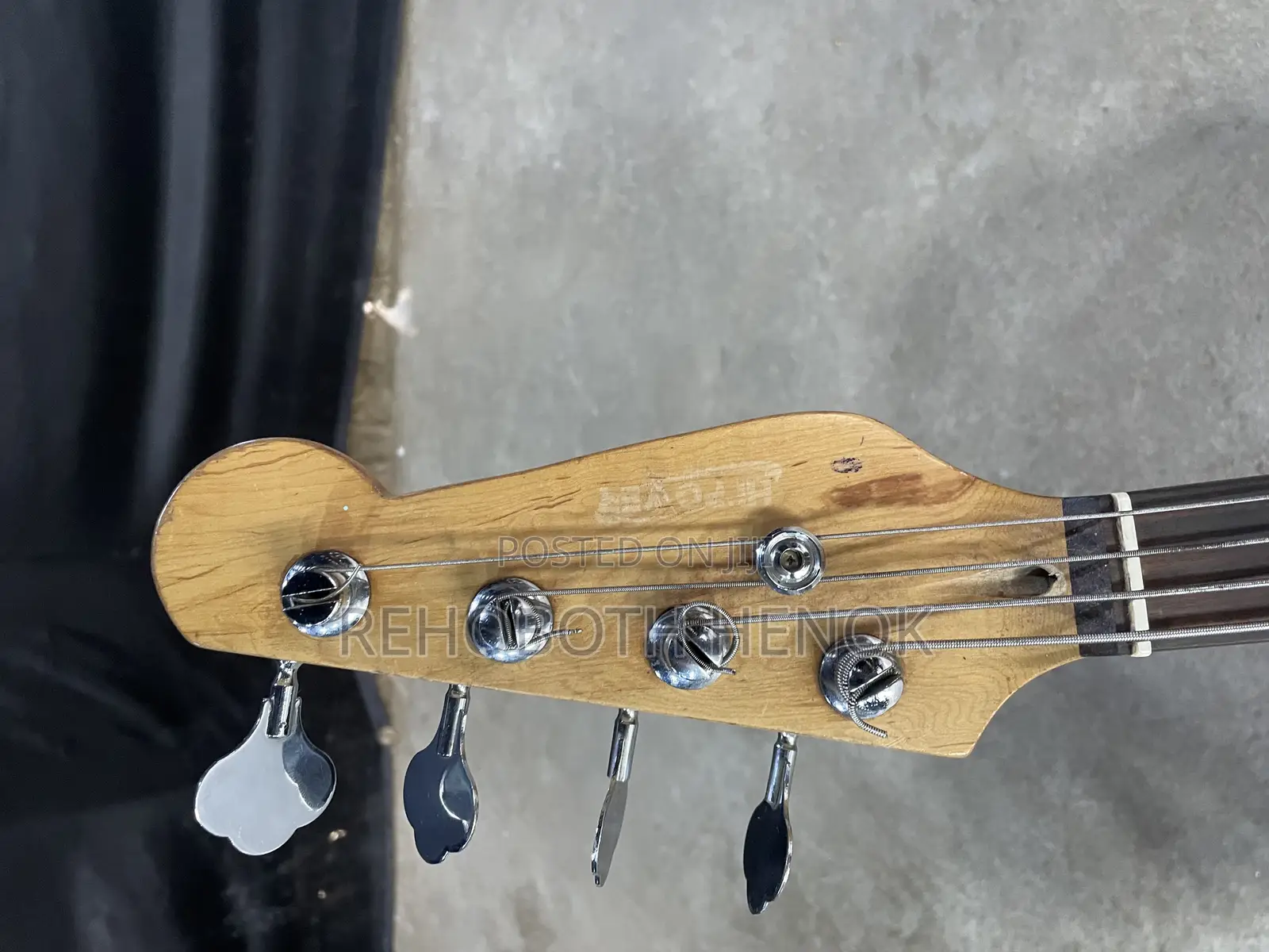 4 String Bass Guitar