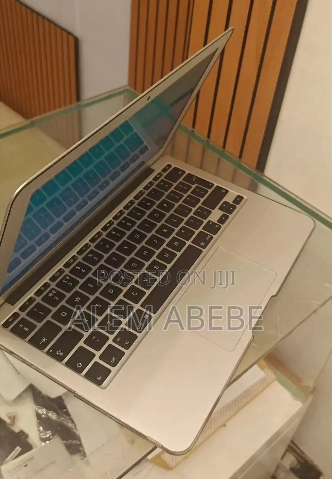New Laptop Apple MacBook 2015 4GB Intel Core i5 SSD 128GB