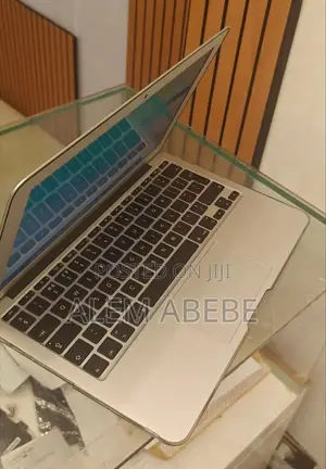 New Laptop Apple MacBook 2015 4GB Intel Core i5 SSD 128GB