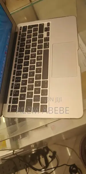New Laptop Apple MacBook 2015 4GB Intel Core i5 SSD 128GB