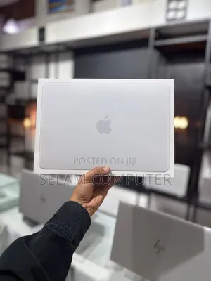 New Laptop Apple MacBook Pro 2017 8GB Apple M4 SSD 256GB
