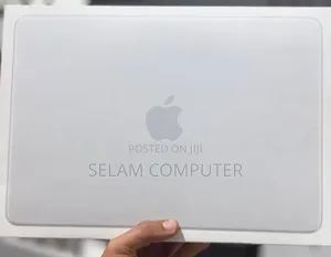 New Laptop Apple MacBook Pro 2017 8GB Apple M4 SSD 256GB