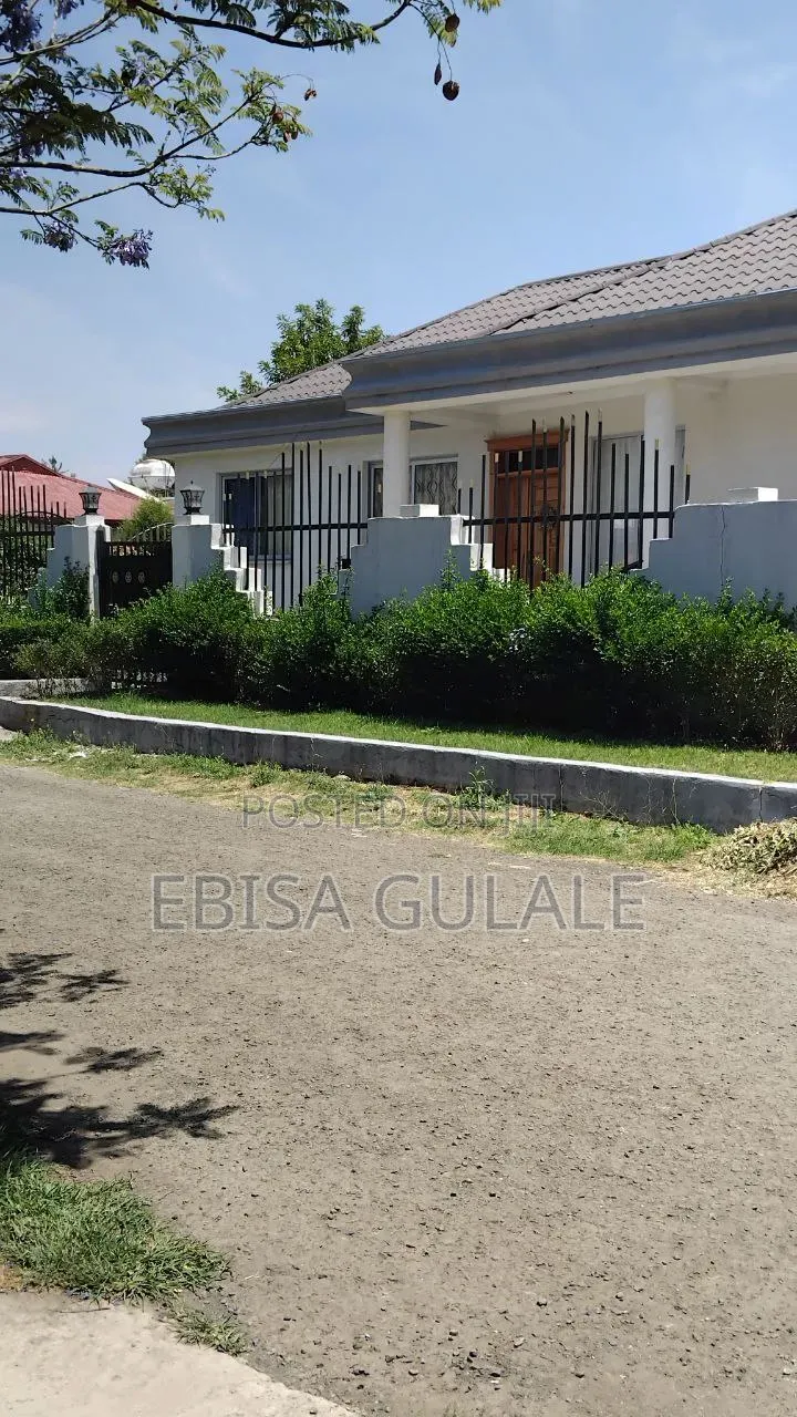 Furnished 7bdrm Farm House in Yeka for sale