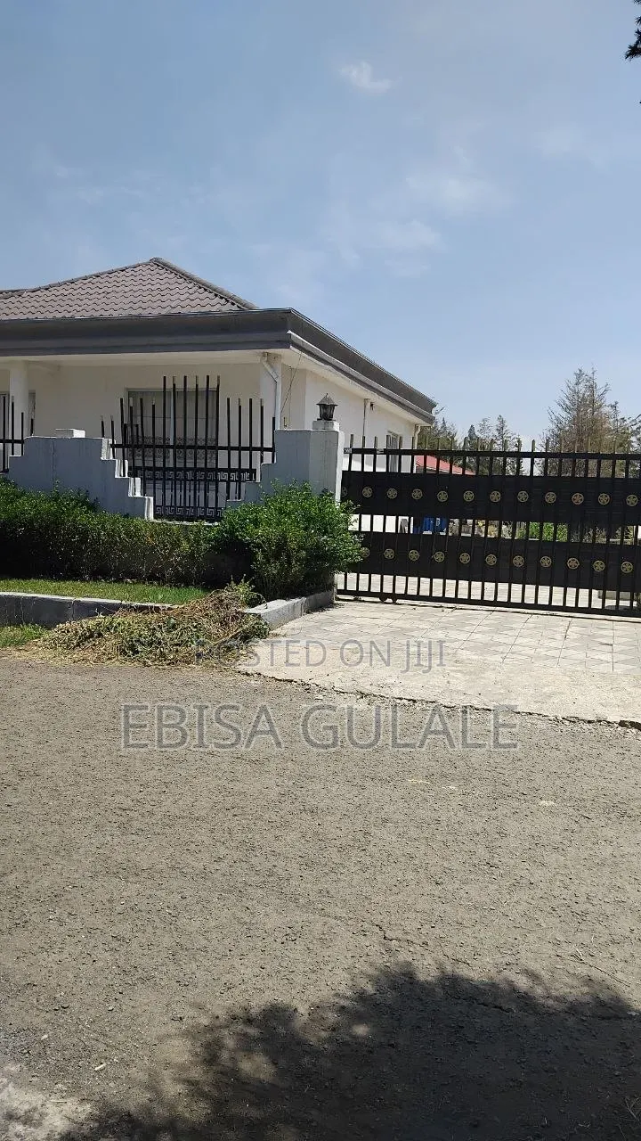 Furnished 7bdrm Farm House in Yeka for sale