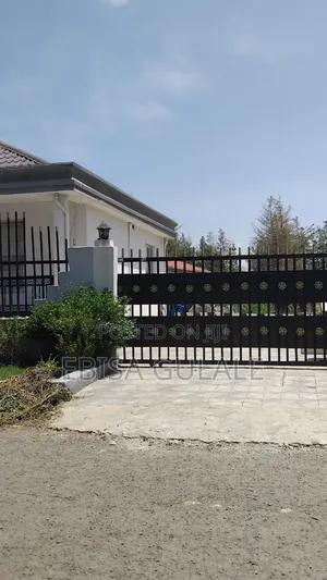 Furnished 7bdrm Farm House in Yeka for sale